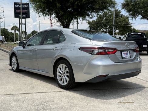 Used 2022 Toyota Camry LE FWD image 7