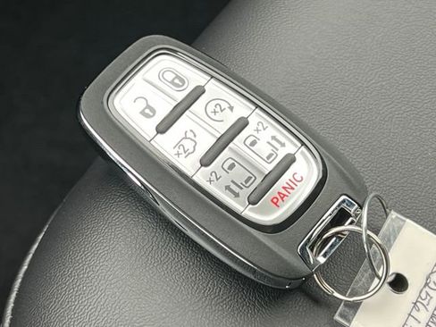 New 2026 Chrysler Pacifica Select image 33