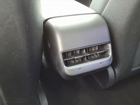 Used 2021 Tesla Model 3 Standard Range Plus image 12