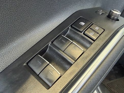 Used 2023 Toyota Highlander Platinum FWD image 19