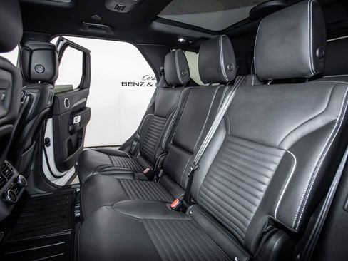 Used 2024 Land Rover Discovery Metropolitan Edition AWD/4WD image 15