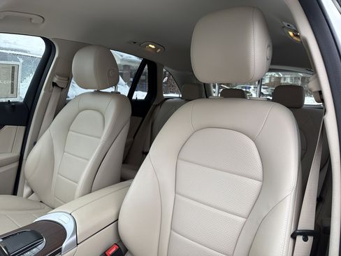 Used 2022 Mercedes-Benz GLC 300 4MATIC image 10