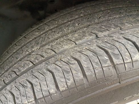 Used 2019 Jeep Cherokee Limited image 32