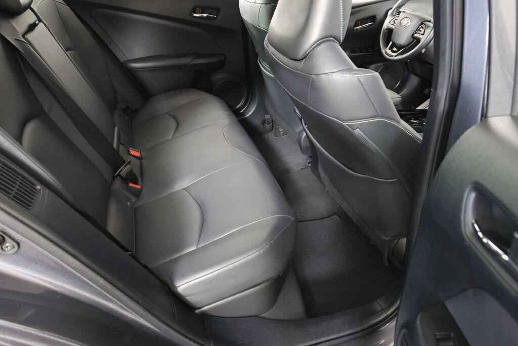 Used 2021 Toyota Prius Prime XLE w/ Carpet Mat Package (TMS) FWD image 22