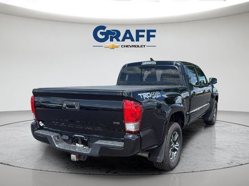 Used 2017 Toyota Tacoma TRD Sport AWD/4WD image 7