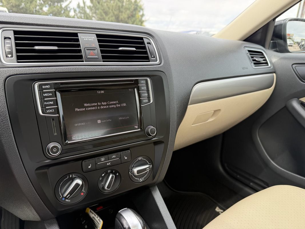 Used 2017 Volkswagen Jetta SE FWD image 30