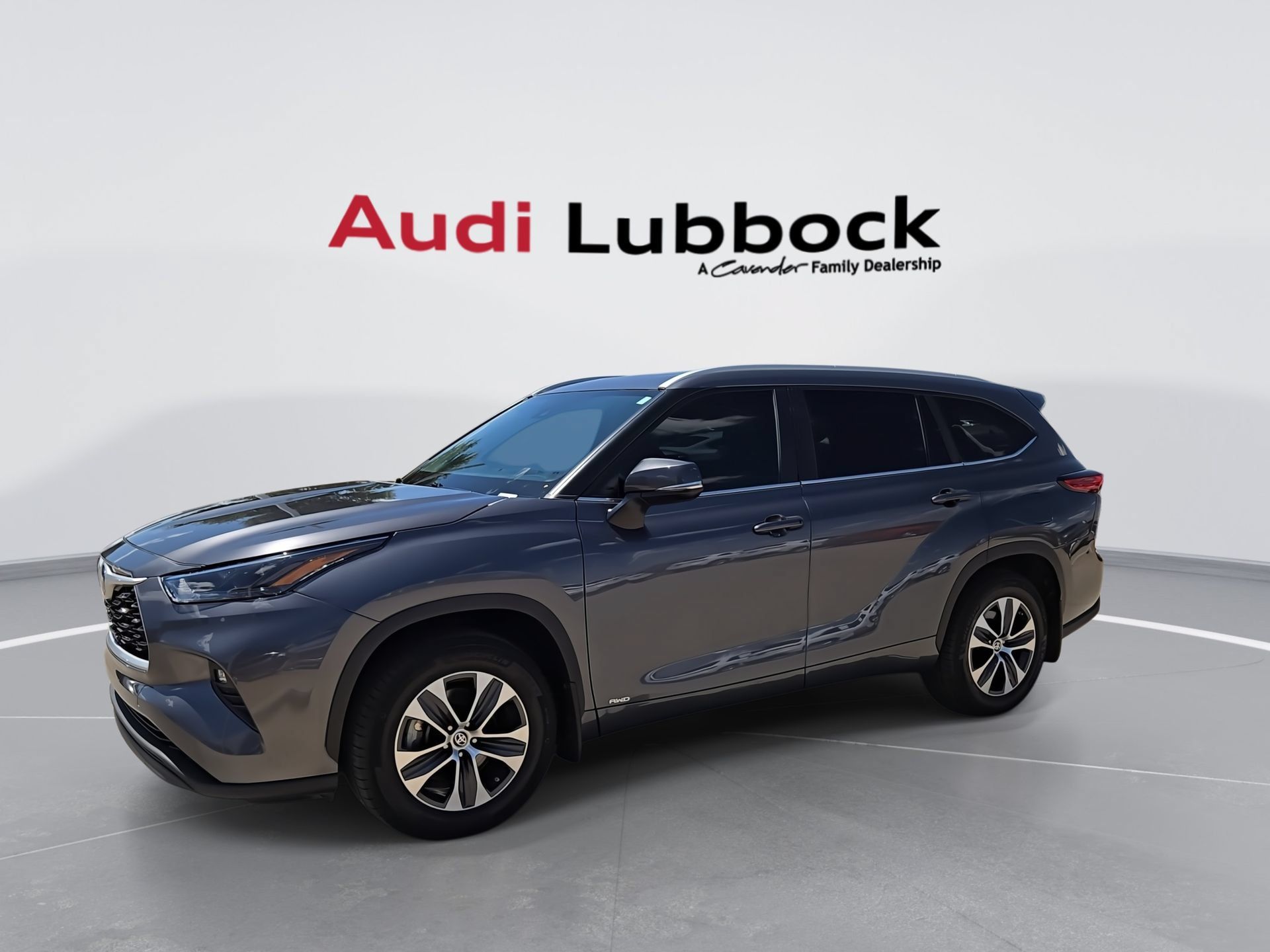 Used 2023 Toyota Highlander XLE AWD/4WD image 5