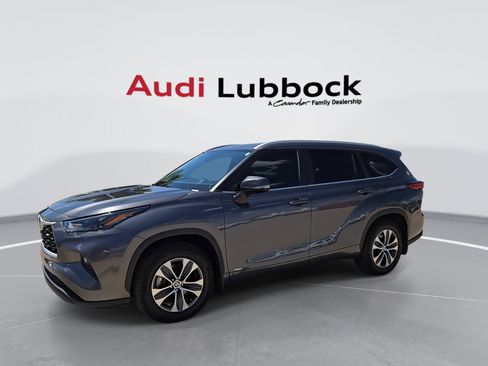 Used 2023 Toyota Highlander XLE AWD/4WD image 5