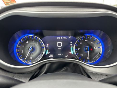 Used 2025 Chrysler Pacifica Select FWD image 17