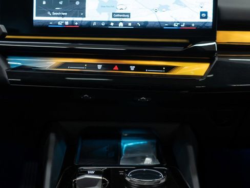 Used 2025 BMW 540i xDrive image 28