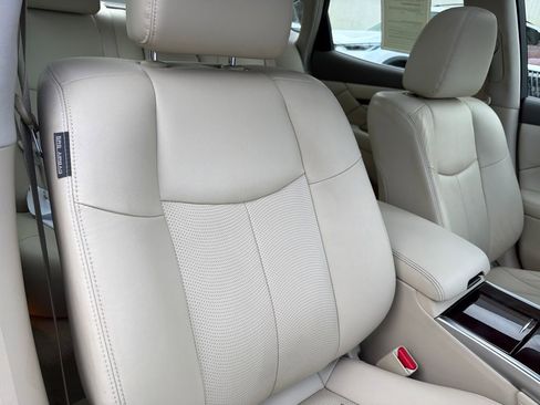 Used 2015 INFINITI Q70 3.7 RWD image 37