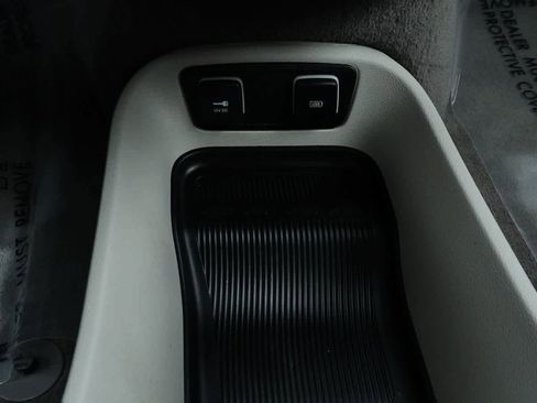 Used 2019 Chrysler Pacifica Touring Plus w/ Advanced Safetytec Group image 34