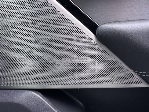 Used 2022 Land Rover Range Rover Velar R-Dynamic S image 20