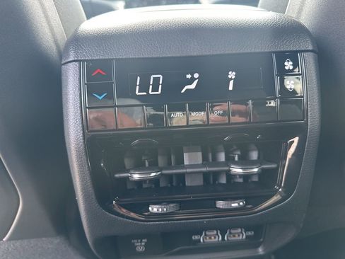 New 2025 Jeep Grand Cherokee L Altitude image 28