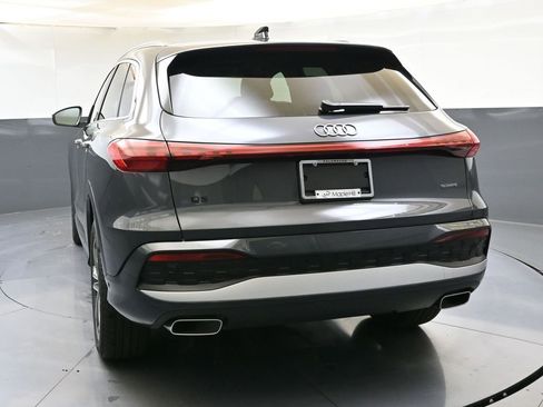 Certified 2025 Audi Q5 Premium w/ Convenience Package image 4