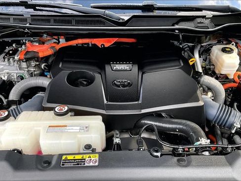 Used 2024 Toyota Sequoia Capstone RWD image 22