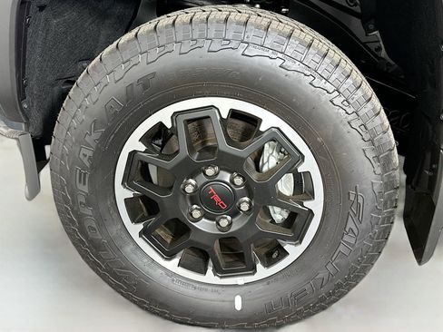 New 2025 Toyota Tacoma TRD Off-Road AWD/4WD image 32