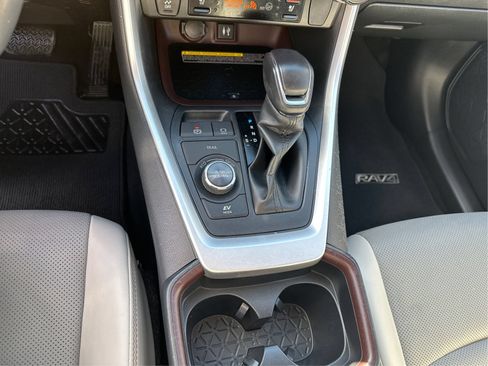 Used 2019 Toyota RAV4 Limited AWD/4WD image 17