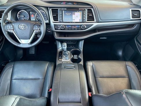 Used 2017 Toyota Highlander Limited AWD/4WD image 13