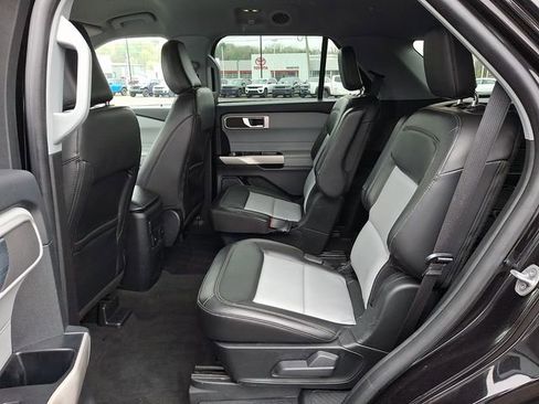 Used 2022 Ford Explorer XLT w/ Equipment Group 202A AWD/4WD image 14