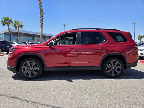 Used 2025 Honda Pilot Sport image 2