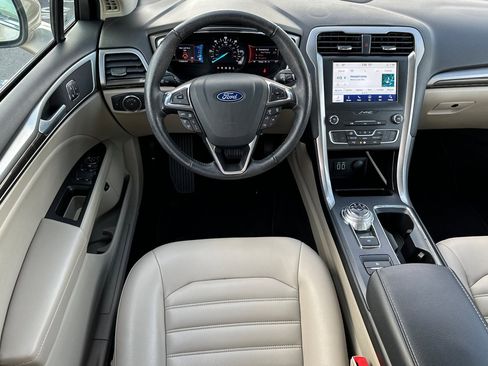 Used 2019 Ford Fusion SEL image 18