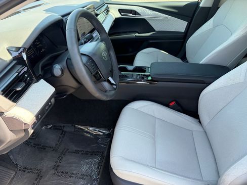 Used 2025 Toyota Camry XLE FWD image 10