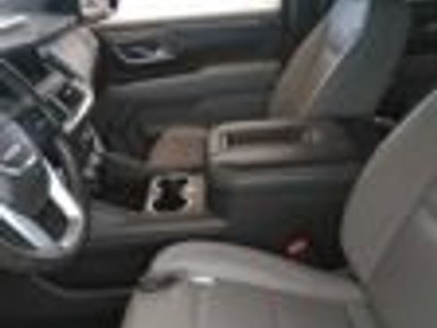 Used 2024 GMC Yukon XL SLT RWD image 17