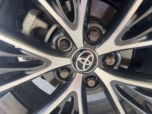 Used 2026 Toyota Prius XLE FWD image 17