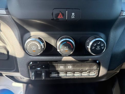 Used 2024 RAM 5500 4x4 Regular Cab image 21
