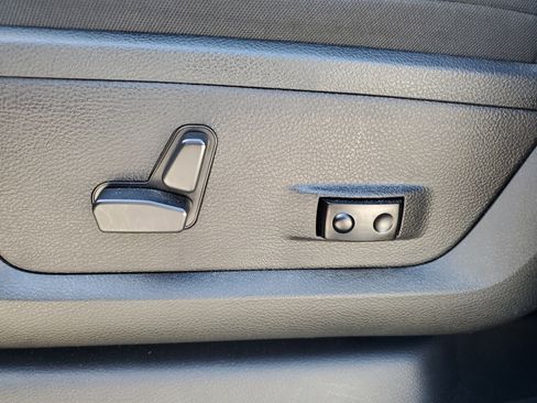 Used 2022 RAM 2500 Big Horn w/ Level B Equipment Group image 14