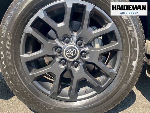 Used 2024 Toyota Sequoia Platinum AWD/4WD image 5