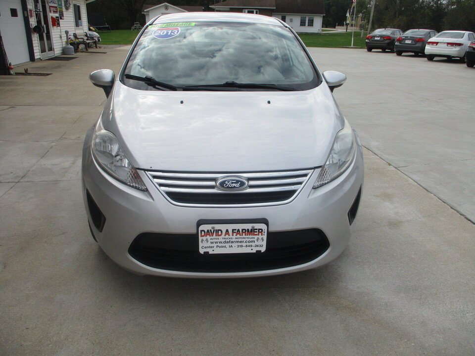 Used 2013 Ford Fiesta SE FWD image 3
