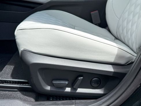 New 2025 Mitsubishi Outlander SEL image 7