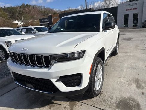 New 2025 Jeep Grand Cherokee Laredo X w/ Luxury Tech Group I image 10