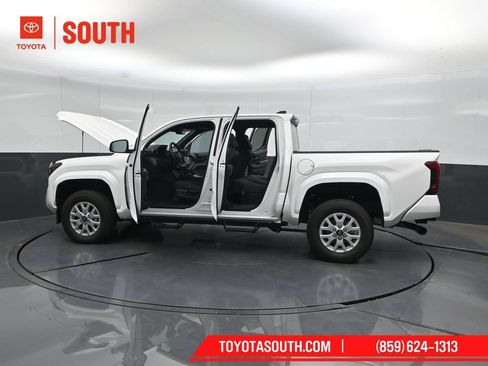 Used 2024 Toyota Tacoma SR5 AWD/4WD image 51