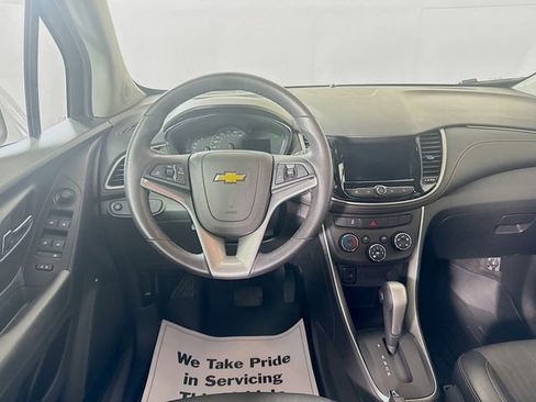 Used 2018 Chevrolet Trax LT w/ LT Convenience Package AWD/4WD image 23