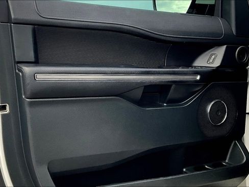 Used 2021 Ford Expedition XLT image 20