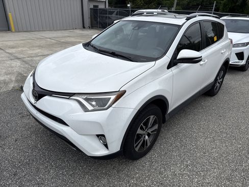 Used 2018 Toyota RAV4 XLE FWD image 4
