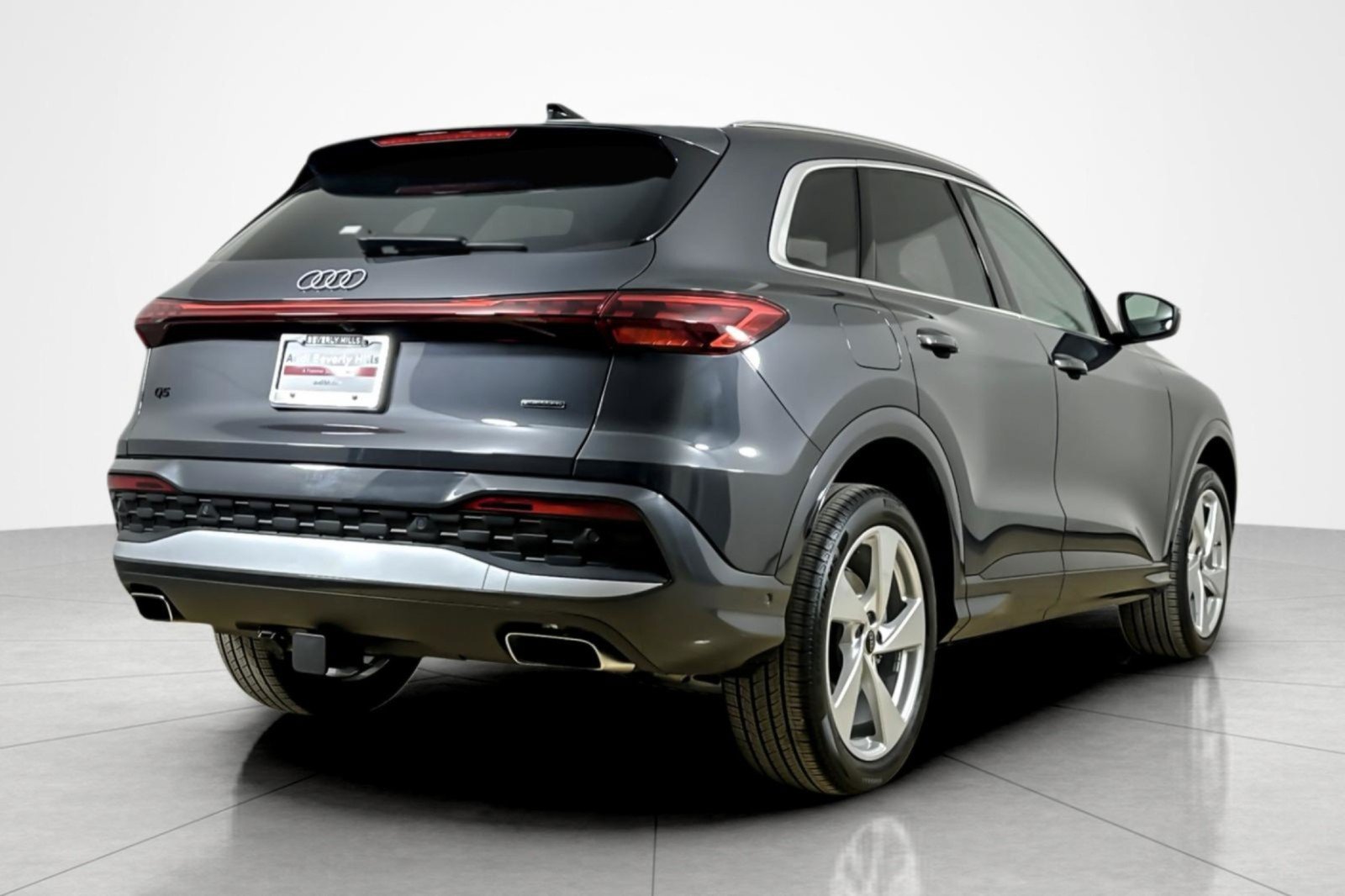 Used 2025 Audi Q5 Premium Plus w/ Premium Plus AWD/4WD image 5