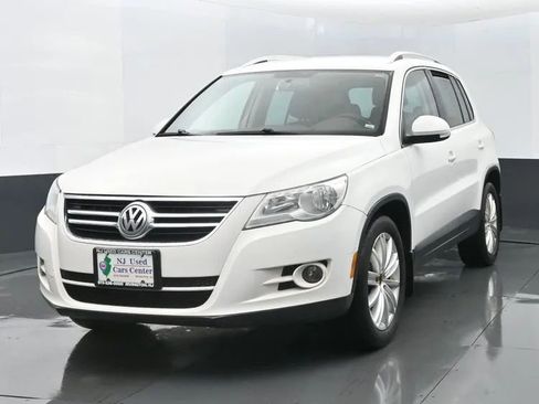 Used 2009 Volkswagen Tiguan SEL image 1
