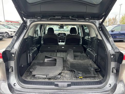 Used 2021 Toyota Highlander LE AWD/4WD image 24