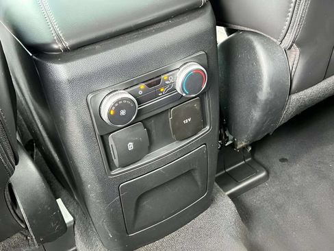 Used 2022 Ford Explorer XLT w/ Equipment Group 202A AWD/4WD image 12