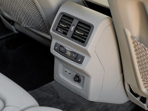 Used 2022 Audi Q5 2.0T Prestige w/ Prestige Package image 49