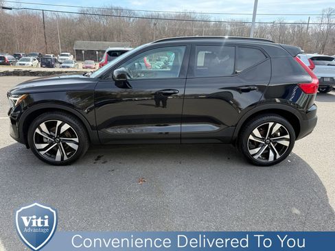 Used 2023 Volvo XC40 B5 Plus w/ Driver Assist Package image 5