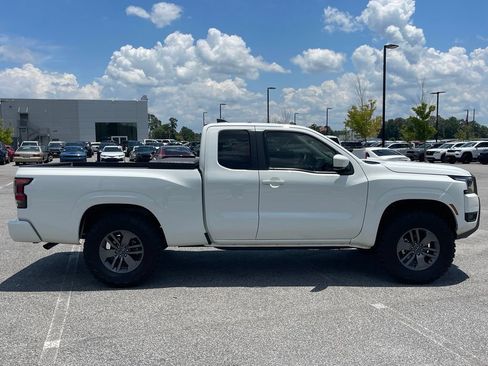 Used 2025 Nissan Frontier SV RWD image 22