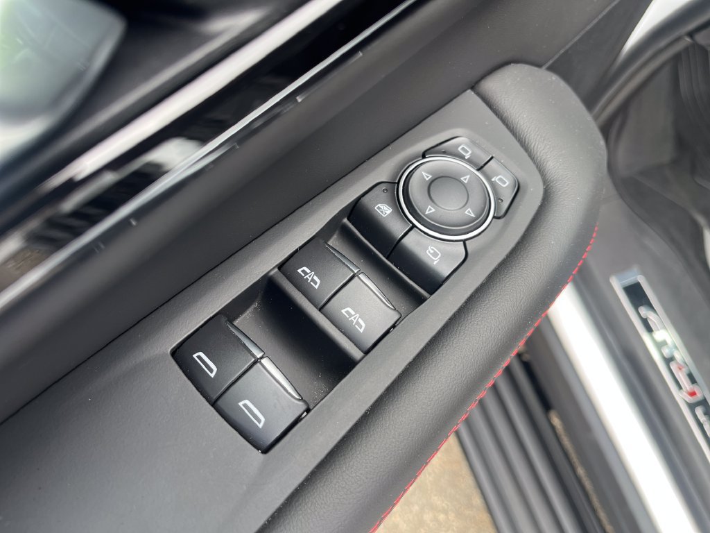 Used 2025 GMC Yukon AT4 Ultimate AWD/4WD image 11