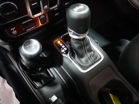 Used 2024 Jeep Wrangler Willys image 34