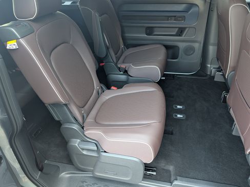 Used 2025 Volkswagen ID. Buzz Pro S Plus RWD image 21