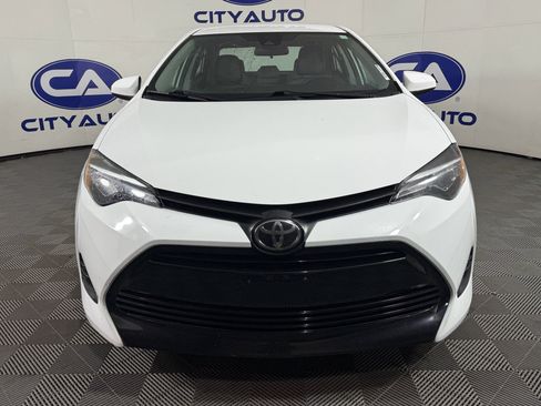 Used 2019 Toyota Corolla LE image 2